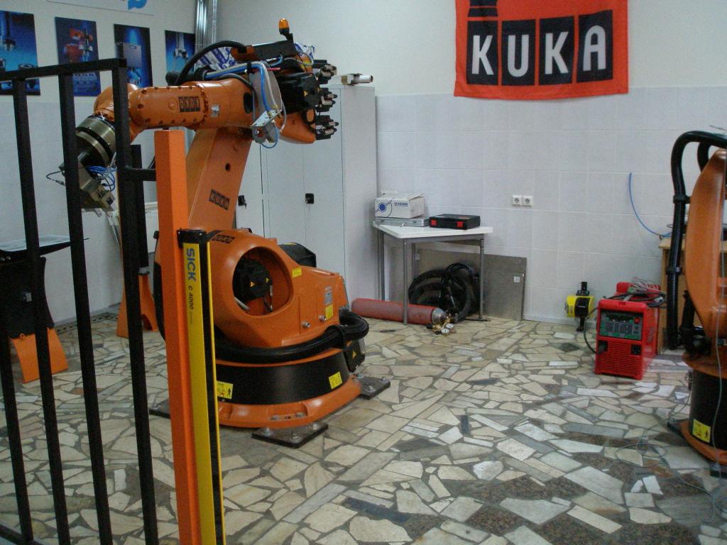 Промышленные роботы для обучения студентов